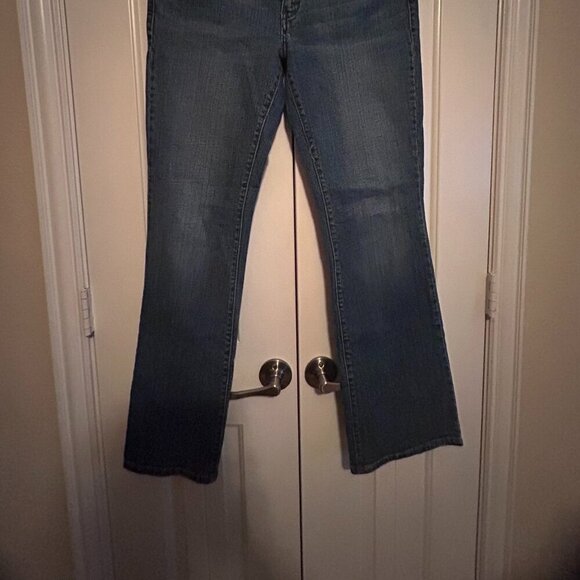 Women's Levi's Jeans 547 Platinum Flare in Size 12 - Picture 2 of 5